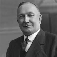 OTD in 1925, Herbert Chapman was appointed as Arsenal manager. He was the  first manager in football to introduce numbers