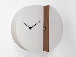 Pojednává o dvou vyměněných dětech, jakubovi a tomášovi. Kukacky Peek A Koo Bile 32 Cm Progetti Nastenne Hodiny