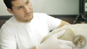 Finalmente después de un largo viaje llegamos a la clínica Animal  Solutions, donde nos esperaba nuestro eterno salvador Erick Cordero, todos  sabíamos que Mati era un caso de los peores que hemos