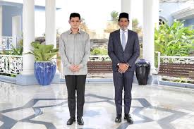 Ternyata, puncak kejayaan di berbagai bidang tak lantas membuat umar bin abdul aziz terperdaya. Khairy Jamaluddin Menjunjung Kasih Kdymm Pemangku Raja Pahang Tengku Mahkota Tengku Hassanal Ibrahim Alam Shah Atas Perkenan Menerima Menghadap Patik Di Istana Abdulaziz Kuantan Sebentar Tadi Patik Bagi Pihak Warga Kementerian