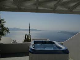 Andromeda villas is the biggest resort in imerovigli in keeping with luxury standards we work alongside the maximalist beauty of this landscape to create an impeccable accommodation experience in our. Jacuzzi In Vip Suite Bild Von Andromeda Villas Suites Spa Santorin Tripadvisor