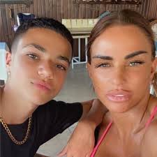 Jun 30, 2021 · katie price says her kids are 'scared of' son harvey as she reveals plans to build him a padded home 'for his safety' sarah deen wednesday 30 jun 2021 11:24 am. Katie Price Sohn Junior Enthullt Morddrohungen Fur Ihn Und Den Alteren Bruder Harvey Von Kranken Trollen Aktuelle Boulevard Nachrichten Und Fotogalerien Zu Stars Sternchen