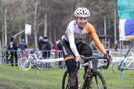 Apr 18, 2021 · ze bleef in de sprint demi vollering en annemiek van vleuten nipt voor, want even leek het erop dat vos de zege toch weer kwijtraakte omdat ze iets te vroeg juichte. Uitleven In De Modder Annemiek Van Vleuten