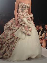 Ian Stuart Floral Wedding Dress For Some Reason Today I Am All Over Floral Wedding Dresses Printed Wedding Dress Stunning Dresses Colored Wedding Dresses