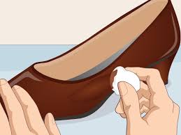 If your leather shoes have scratches on them, they can be even worse and form cracks that become hard to treat as the you can either use white vinegar. How To Repair Scratches On Leather Shoes 12 Steps With Pictures