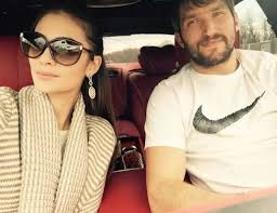 Als sohn von vater mikhail ovechkin und mutter tatyana ovechkina erlangte er im jahr. Alex Ovechkin Ehefrau Anastasia Shubskaya Alter Grosse Freundin Vermogen