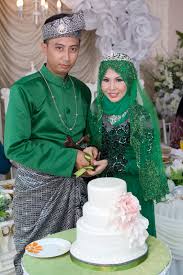 Daftar percuma fingo & dapatkan kupon cashback rm5 di sini: Kek Hantaran 3 Tingkat 3 Tiers Wedding Cake Prettysmallbakery