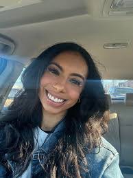 West Town studio apartment with in-unit washer and dryer