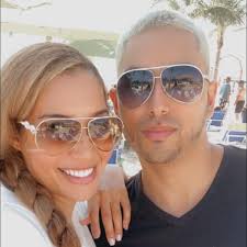 I'm currently pregnant with my first. I want to plan a gender reveal but  idk how to go about anything. The party itself won't be until the colder  months so I wouldn't