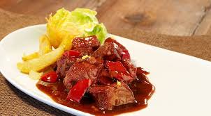 Sous Vide Gulasch Klassisch Mit Zitronenkartoffeln Rezept Gulasch Zitronenkartoffeln Vakuum