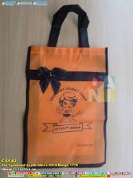 Iklan di eskalator yang unik dan lucu dihasilkan dari kreativitas seorang desainer yang mempunyai imajinasi yang tinggi. Tas Spunbond South Africa 2010 Bunga 1770 Souvenir Pernikahan Tas Pernikahan Unik Souvenir Pernikahan