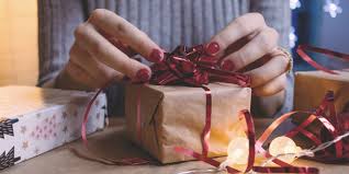 Not sure how to even make a buy her a luxurious experience—like a spa day or weekend away—to let her finally indulge. Get Her That Special Rolex Gift This Year Rolex Gifts For Ladies