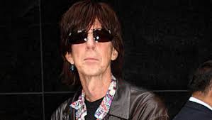 Jedes mal, wenn wir uns getroffen haben, hat er mir wieder versprochen, dass er sich bald von seiner frau trennen wird. Rock Legende Ric Ocasek Trennt Sich Von Seiner Frau Stars