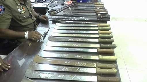 Two Suspects Arrested in Kadawatha With Ice, Swords and Fake Number Plates