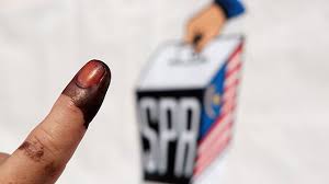 Malaysia's lower house on tuesday overwhelmingly approved the constitutional amendment, which would not only lower the voting age but automatically register citizens as they come of age. Malaysian Mps Back Lowering Voting Age To 18