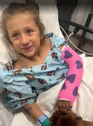 Thank you for the 5-star review, Alyssa! Dr. Elizabeth Weldin is amazing  with both kiddos and adults! And apparently quite the artist, as well!