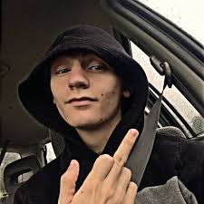 First pic, 10/10 gooner approved