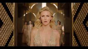 Souvenez vous, dans le dernier chapitre de la saga publicitaire j'adore de dior, charlize la musique de la pub est le titre flashing lights de kanye west en featuring avec le chanteur de r&b dwele et la chanteuse connie mitchell. Publicite 2018 Eau De Parfum J Adore De Dior Avec Charlize Theron Youtube