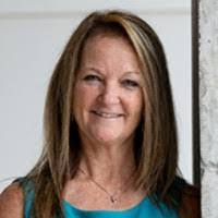 Leslie Dabrowski's Instagram, Twitter & Facebook