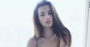 La modelo revolucionó francia hace años al comenzar un breve romance con neymar. Turk Model Elif Aksu Neymar In Partisinde Takvim