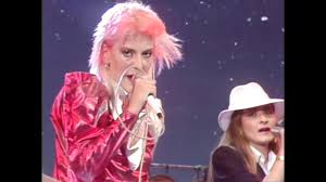 Guarda dritto avanti a te dottore. Donatella Rettore Splendido Splendente Rsi 1981 Youtube