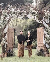 Misi si cantik mo lewaat · photo by dekorasi pernikahan kudus on july 23, 2021. Mempelai Wajib Tahu Tren Dekorasi Pernikahan 2021 Idewedding