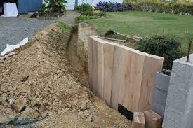 Muret De Soutenement Un En Traverses De Chene La Triskeline Muret De Soutenement Amenagement Jardin Jardin En Pente