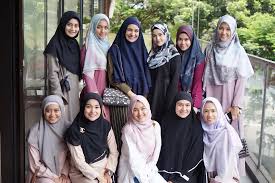 Cut meyriska dan roger danuarta mengabadikan momen kehamilan mereka bersama fd photography. 9 Foto Cut Meyriska Menggunakan Hijab Dan Terlihat Semakin Cantik Antvklik