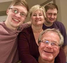 Kellie Garrett's Instagram, Twitter & Facebook