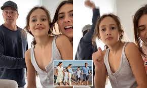 Chris cuomo's daughter makes an. Chris Cuomo Flexes His Biceps On Daughter Bella S Tiktok Daily Mail Online