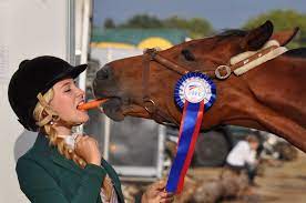 Horses can eat all parts of the celery, including the stalks and the leaves. Can Horses Eat Cabbage Celery Carrots And Other Vegetables