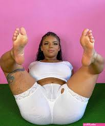 kkvsh feet - Sexy photos