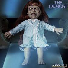 Das drehbuch schrieb alexi hawley ; Merchandise Der Exorzist Mega Scale Actionfigur Mit Sound Regan Macneil 38 Cm