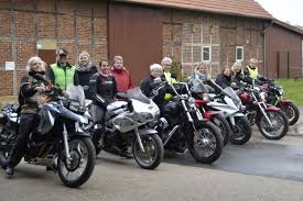 Motorrad Frauen Starten In Die Saison Motorrader Frauen Motorrad Damen Motorrad