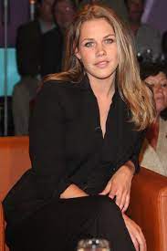 Woll appeared in multiple 2008 episodes sesamstrasse where she played wörterfee, a word fairy living in a lake, who is often visited by wolf vom wörtersee. Felicitas Woll Actress Actresses Celebs Beauty