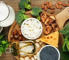 Les principaux aliments riches en calcium sont les produits laitiers comme le lait, le fromage et le yogourt. Aliments Riches En Calcium Les Besoins En Calcium Selon L Age