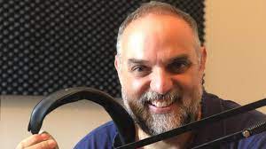 Πέθανε ο ποιητής κώστας παπαγεωργίουέφυγε από τη ζωή σε ηλικία 76 ετών ο ποιητής, πεζογράφος και δοκιμιογράφος κώστας γ. 8ema 104 6 Erxetai Me Fora O Kwstas Papagewrgioy Me To Varate Kid