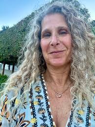 Holly Lacombe's Instagram, Twitter & Facebook