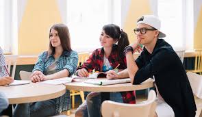 Pokud bude podle návrhu vyšší než 1, školy se v daném okrese neotevřou. Zaci Se Vrati Do Lavic Nejdriv V Unoru Zatim Ale Pouze Cast Magazin Vysoke Skoly