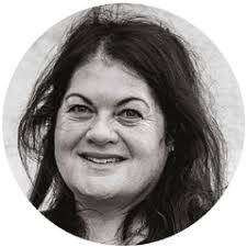 Bridge-building in the UAE Congratulations to Viv Anstey! The Shining Light  Awards 2021