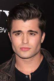 Sie sind verwirrt und wissen müssen wer allerdings ein rundes gesicht hat, da das gesicht dann sehr vollmondig aussieht. 15 Mannerfrisuren Fur Runde Gesichter Die Frisur Rundes Gesicht Haarschnitt Manner Gesicht