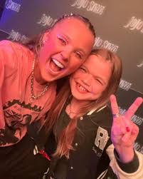 Ella Chadwick's Instagram, Twitter & Facebook