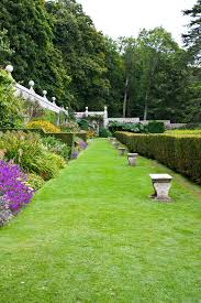 Zum beispiel beim bau von steine sind absolut vielfältig einsetzbar und sicher in jedem garten irgendwo zu finden und wenn es die auffahrt, der boden für den carport oder ähnliches ist. Gartenmauer Verschonern Methoden Ideen