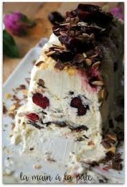 Semifreddo A La Cerise Amandes Et Chocolat La Main A La Pate Recette En 2020 Recette Entremet Gateaux Et Desserts Gateaux Alimentaires