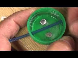 как привязать два поводка чтобы не запутывались и не слипались Making A Milk Bottle Top Feeder For Summer Bait Fishing Fish Feed Bottle Top Fishing Knots