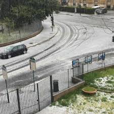 Storie e segreti lawrence d'arabia voleva cambiare i confini del mondo dopo la presa di aqaba, avvenuta nel luglio del 1917. Maltempo Lazio Seconda Violenta Grandinata A Roma In Due Giorni Strade Imbiancate Come Fosse Neve Foto E Video