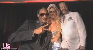It was on new year's eve 18 years ago that ice t and coco tied the knot, and they celebrated their anniversary in los angeles, at the nightingale plaza. Ice T And Coco Austin Renew Their Wedding Vows And Snoop Dogg Makes A Speech Daily Mail Online