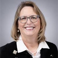 Lori Batchelor's Instagram, Twitter & Facebook