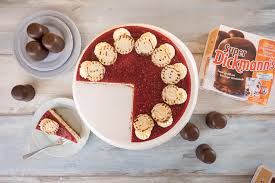 Zum schluss die torte ca. Super Dickmanns Torte No Bake Stracciatella Torte Mit Himbeer Fruchtspiegel Sallys Blog