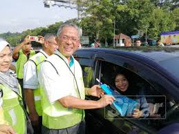 Kempen keselamatan jalan raya di gunong, bachok melibatkan: Kempen Keselamatan Jalan Raya Sinar Harian